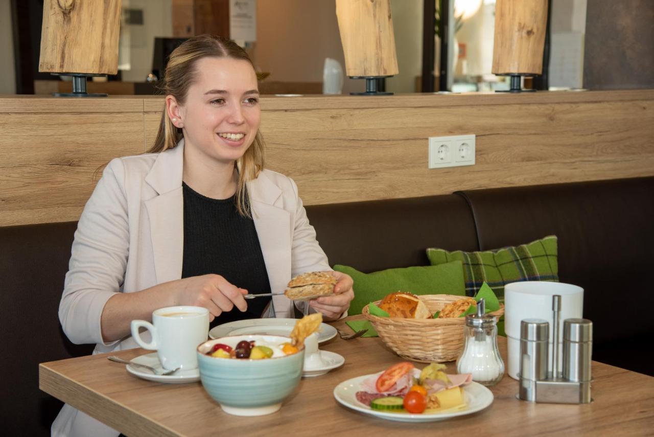 Alb Inn - Hotel & Apartments Мерклинген Екстериор снимка