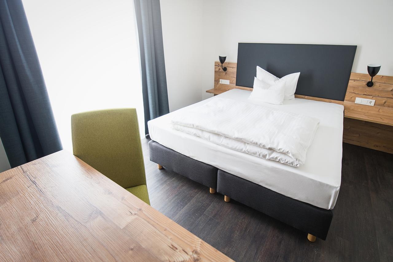 Alb Inn - Hotel & Apartments Мерклинген Екстериор снимка