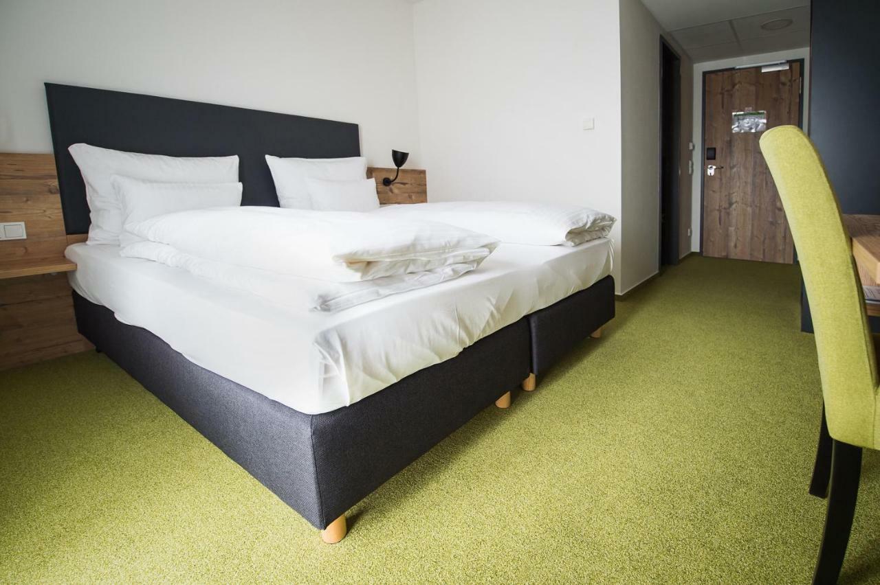Alb Inn - Hotel & Apartments Мерклинген Екстериор снимка